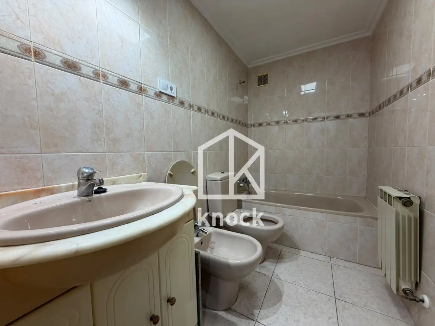 Baño de Piso para compartir en Gijón  con Calefacción