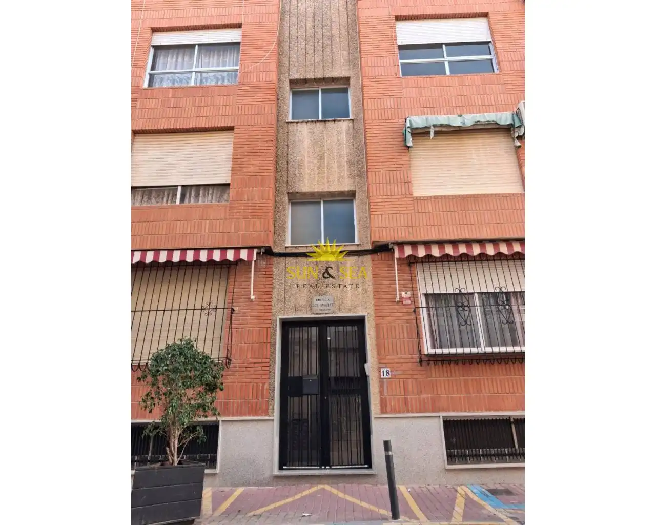Appartement compact avec terrasse à vendre à Centro