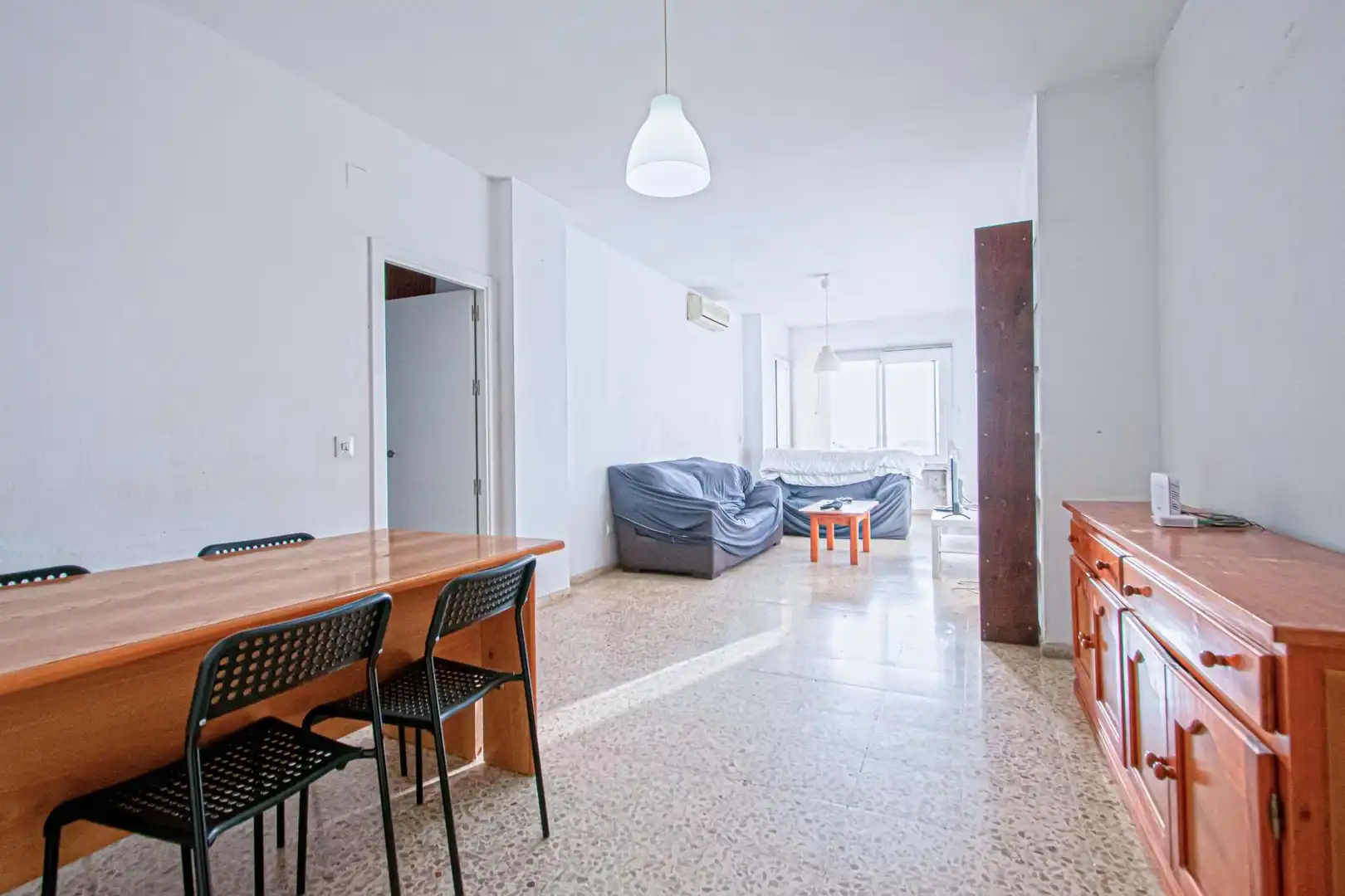 Living room of Flat for sale in Sevilla  with Air Conditioner, Terrace and Furnished