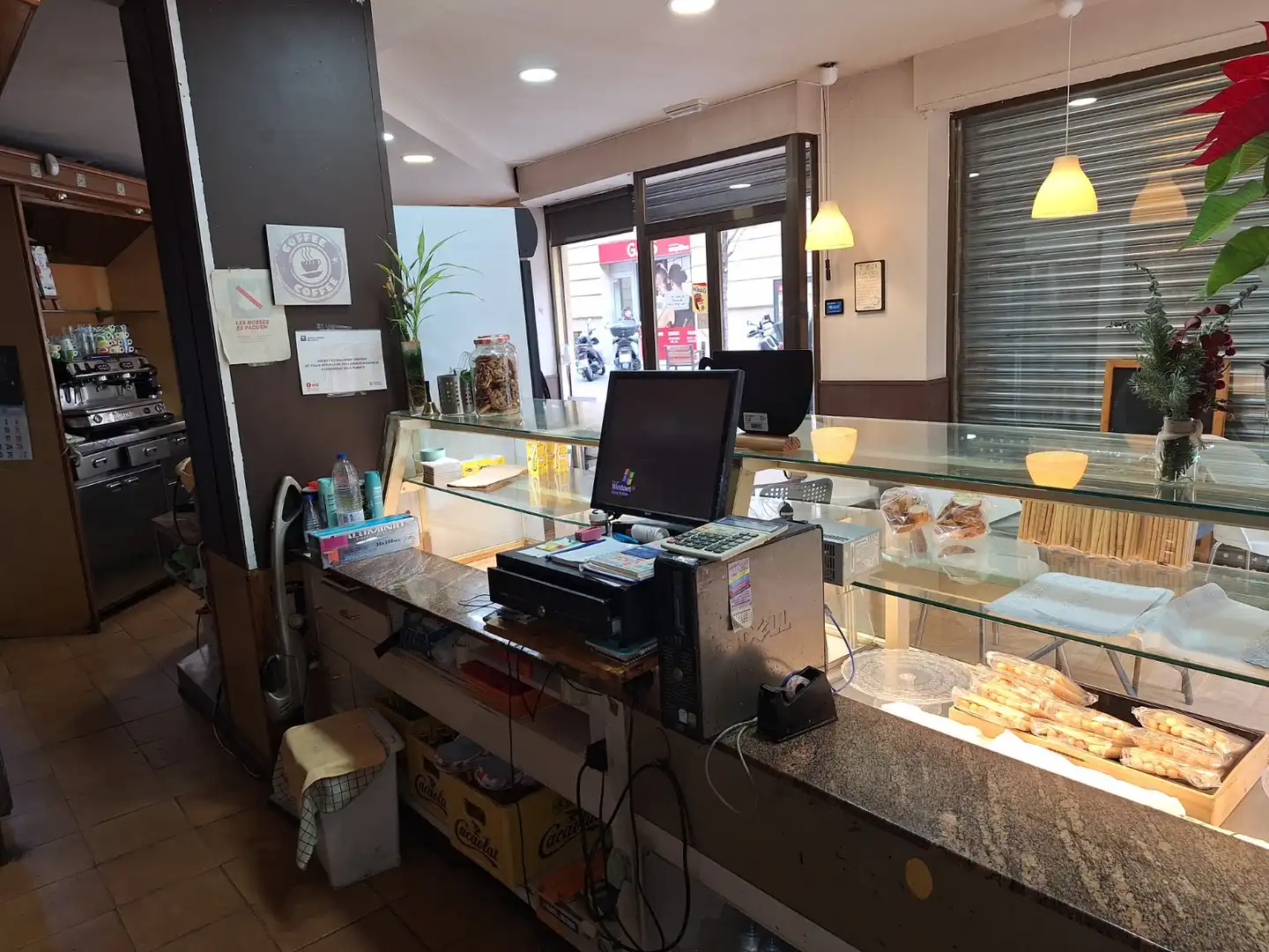 Business premises for transfer in Sants - Montjuïc, imagen 7