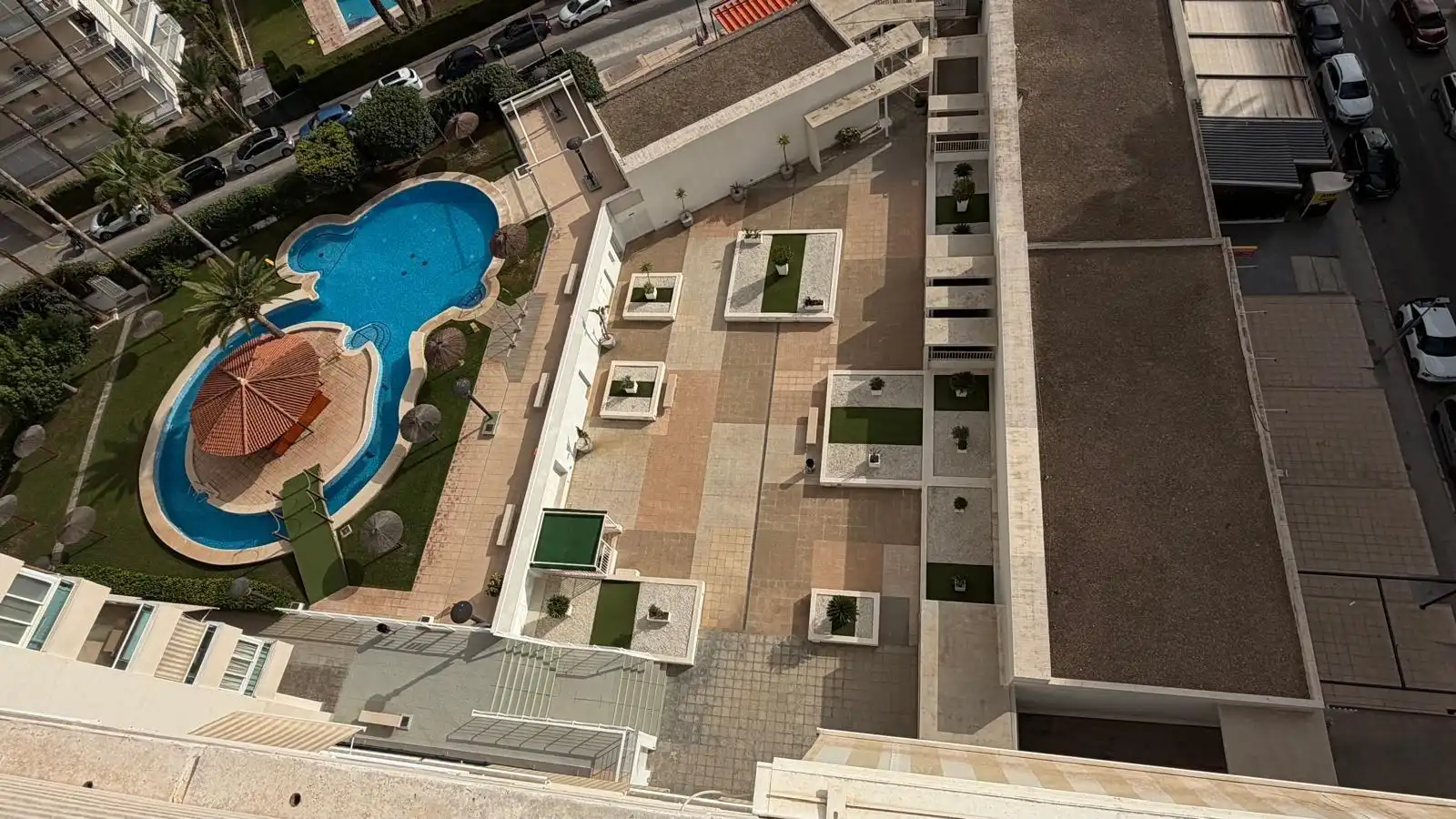 Swimming pool of Apartments for rent in Benidorm  with Air Conditioner, Balcony and Community pool