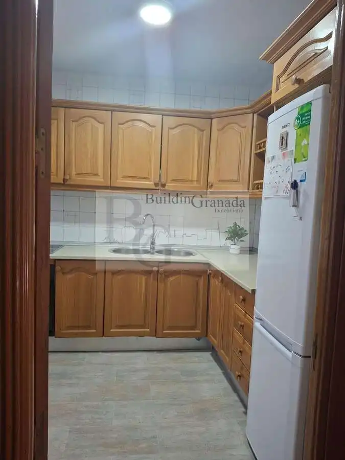 Cuina de Pis de lloguer en Granada amb Calefacció, Terrassa i Moblat