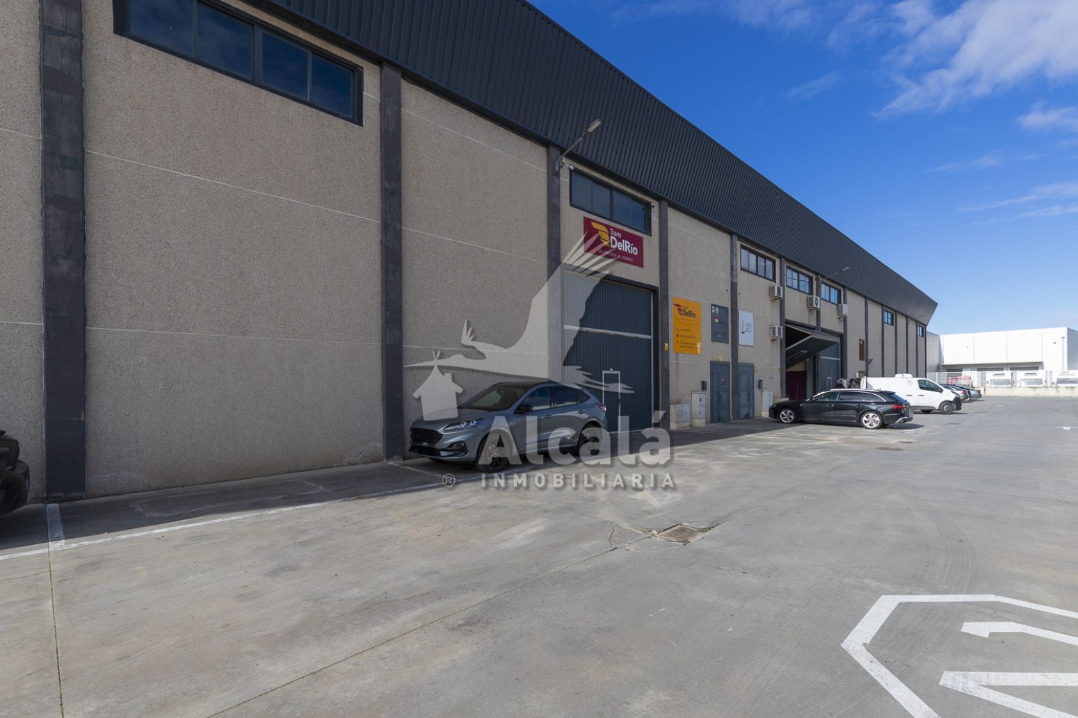 Vista exterior de Nau industrial en venda en Alcalá de Henares