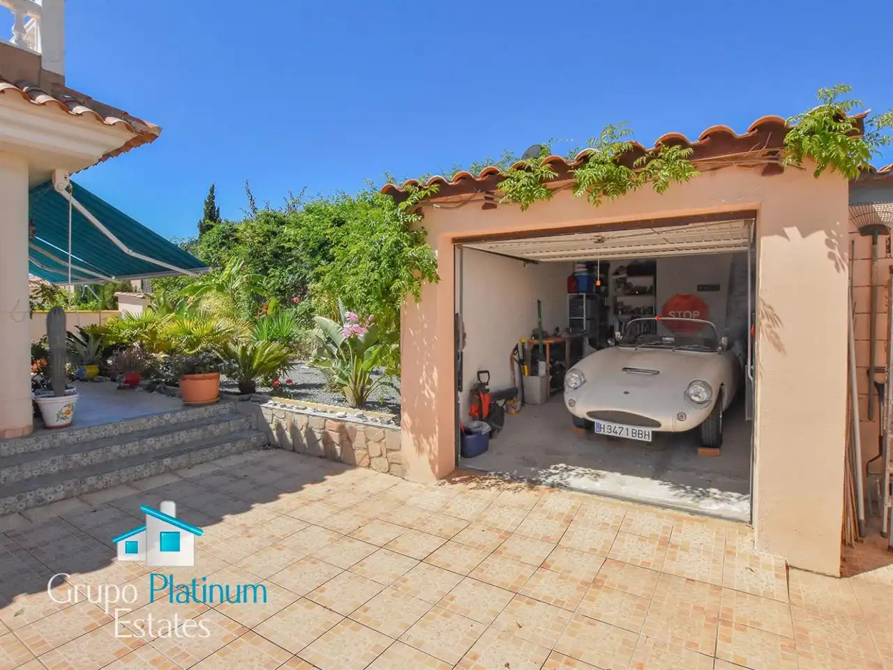 Vista exterior de Casa o xalet en venda en Águilas amb Aire condicionat, Jardí privat i Piscina