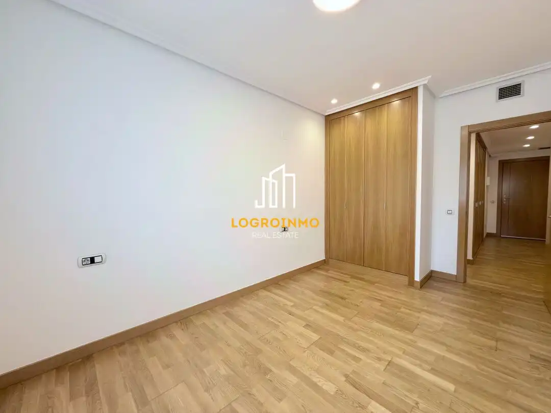 Flat for sale in  Logroño  with Air Conditioner, Heating and Private garden