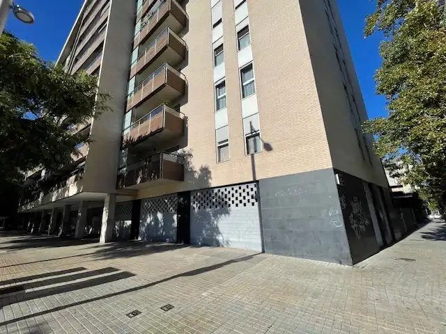 Local en venda a Avinguda d'Eduard Maristany, El Besós i el Maresme