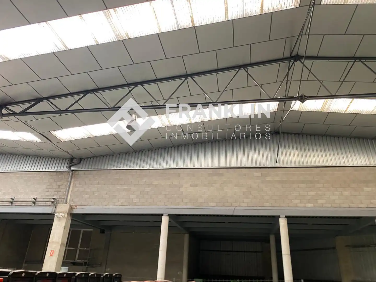 Nau industrial en venda a Carrer dels Basters, Palau-solità i Plegamans