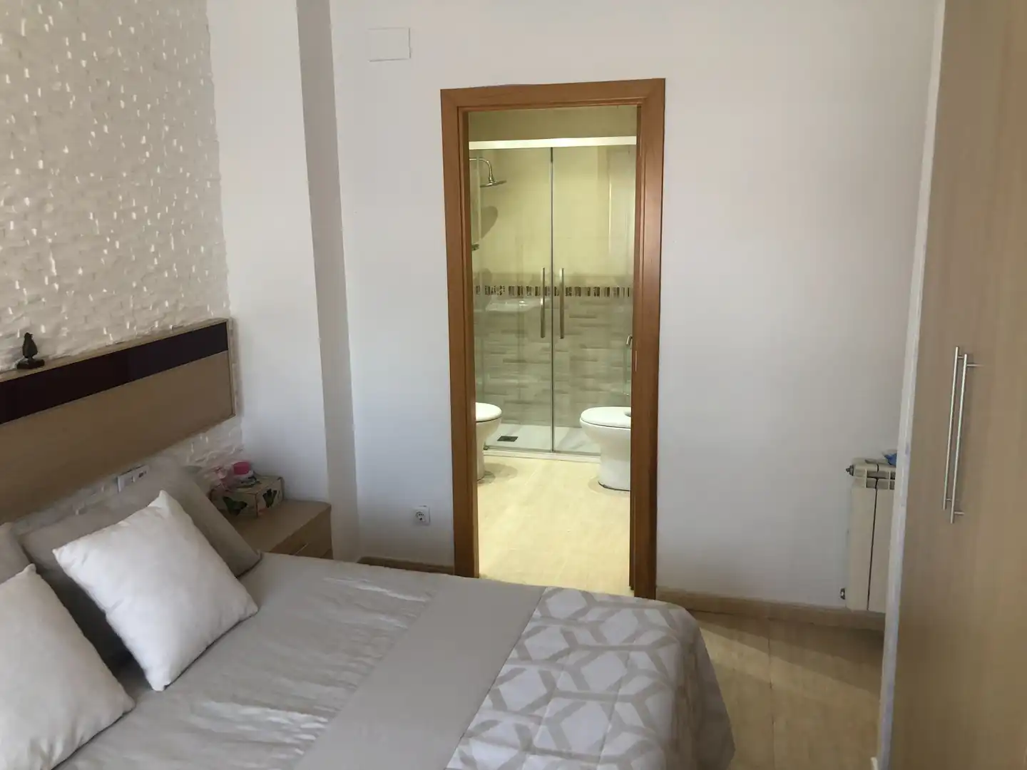 Badezimmer von Einfamilien-Reihenhaus zum Verkauf in Banyeres del Penedès mit Klimaanlage, Heizung und Privatgarten