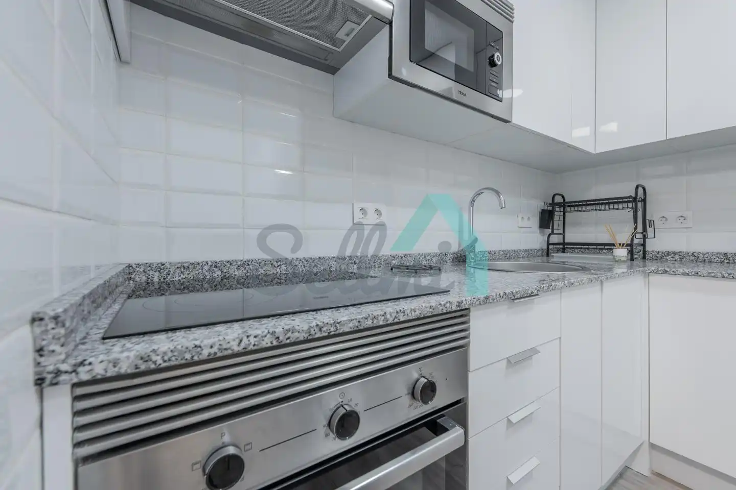 Cocina de Piso para compartir en Oviedo  con Calefacción y Amueblado