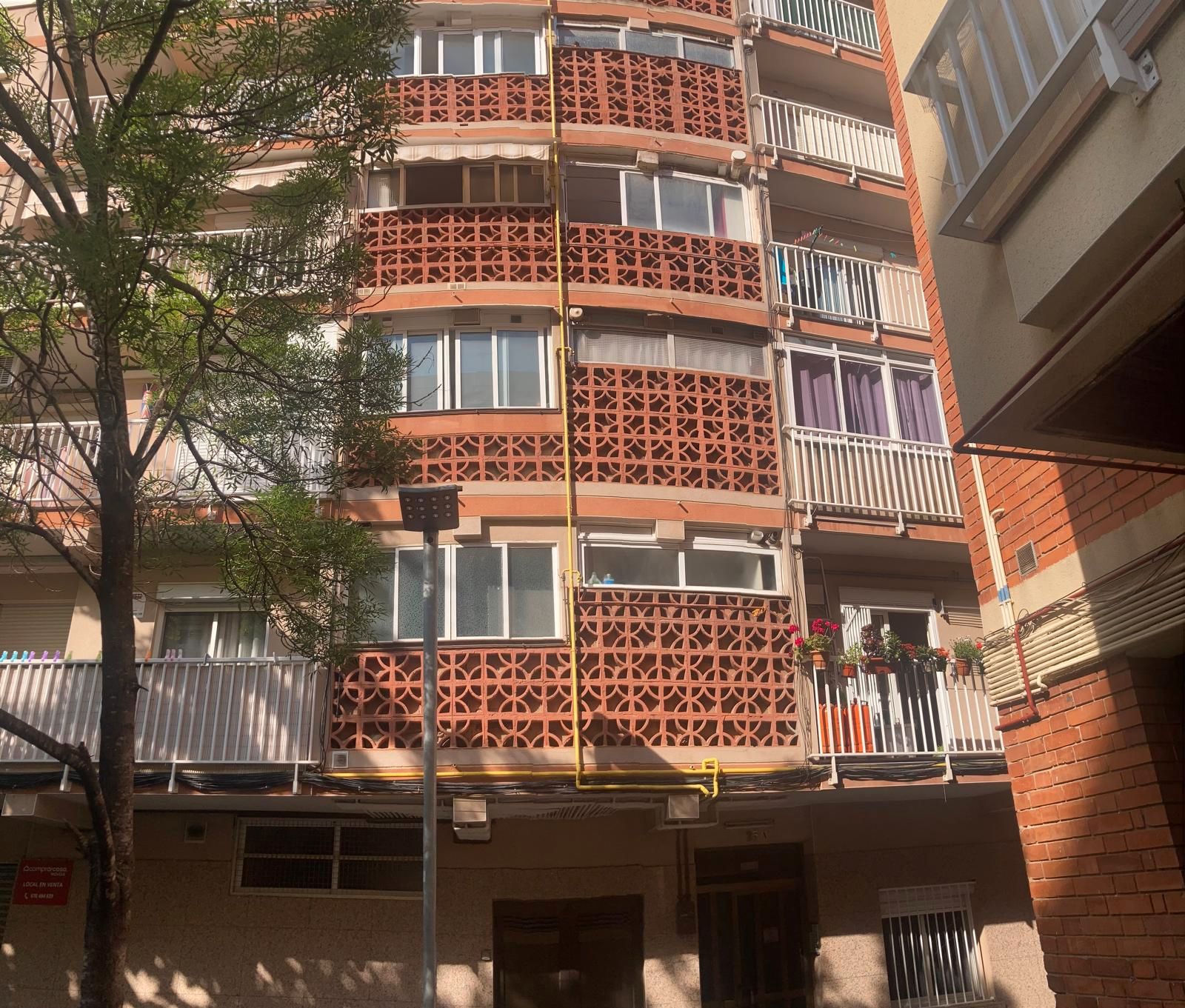 Vista exterior de Pis en venda en Sant Boi de Llobregat amb Balcó