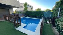 Piscina de Casa o xalet en venda en Canovelles amb Aire condicionat, Terrassa i Balcó