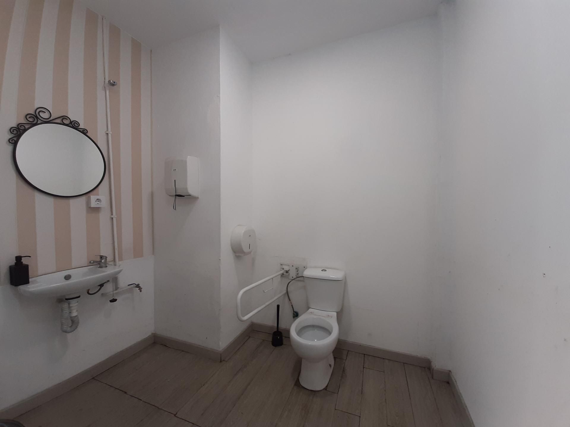 Bathroom of Premises to rent in  Sevilla Capital