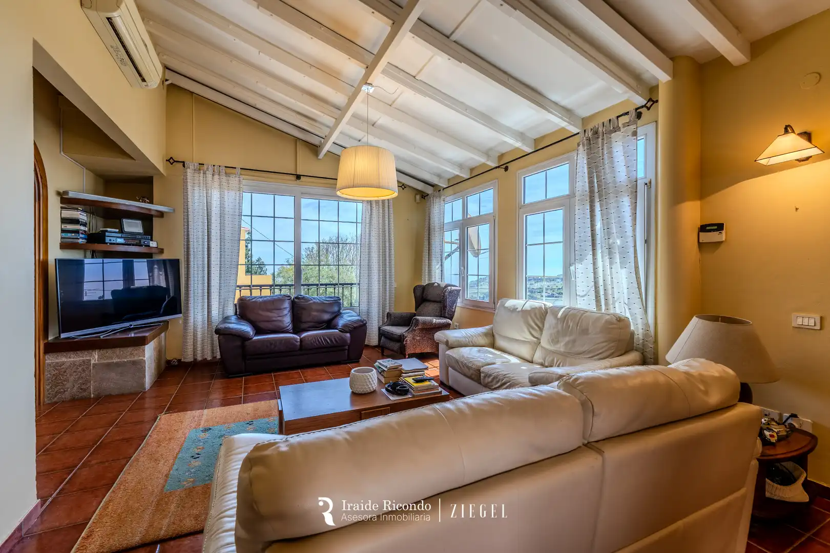 Living room of Houses for sale in Santa Brígida  with Air Conditioner, Private garden and Terrace
