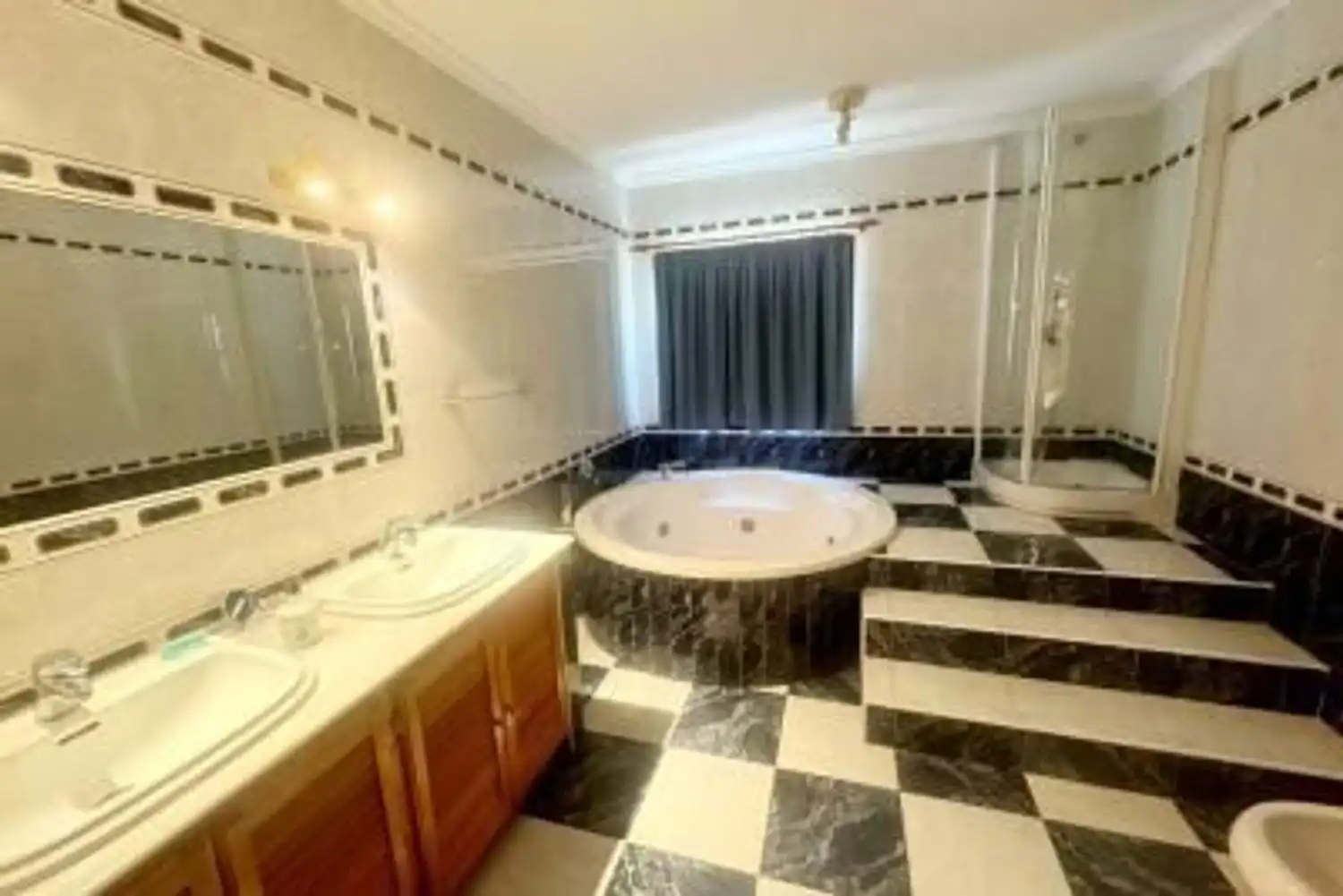 Baño de Casa o chalet en venta en Marbella con Calefacción, Jardín privado y Trastero