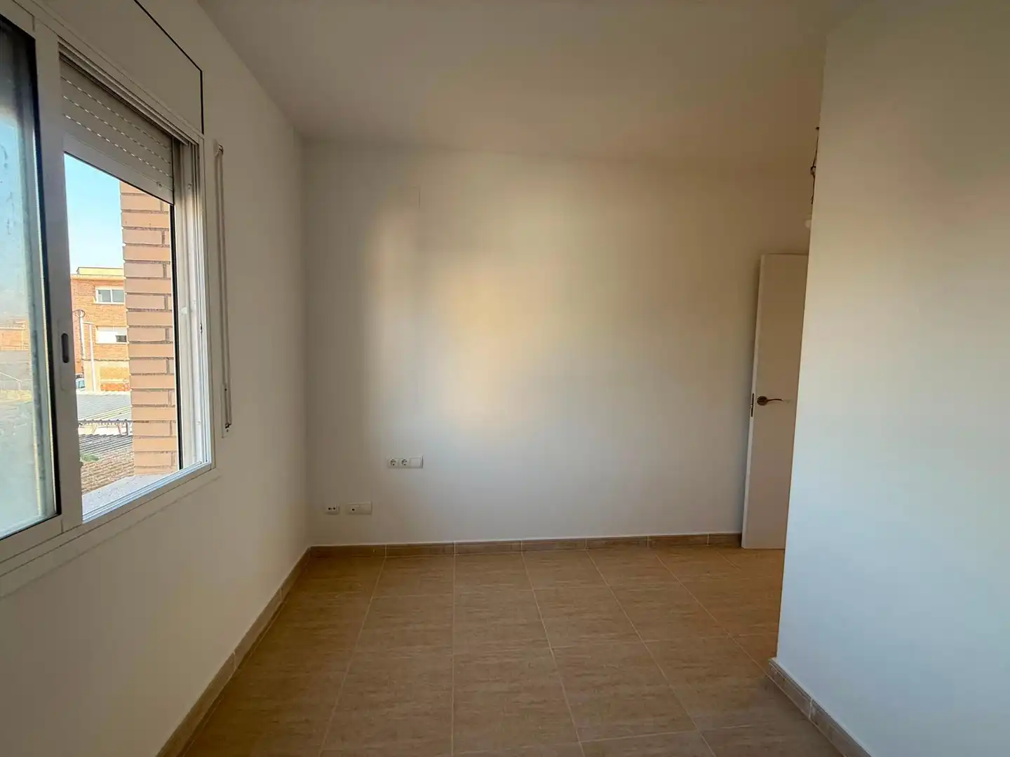 Habitación de Apartamento en venta en Deltebre con Calefacción, Terraza y Balcón