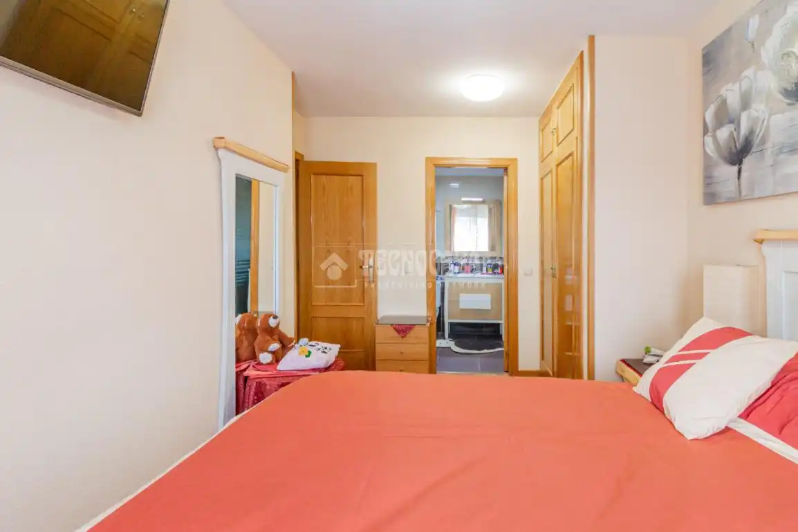 Habitación de Piso en venta en Madrid con Trastero y Amueblado