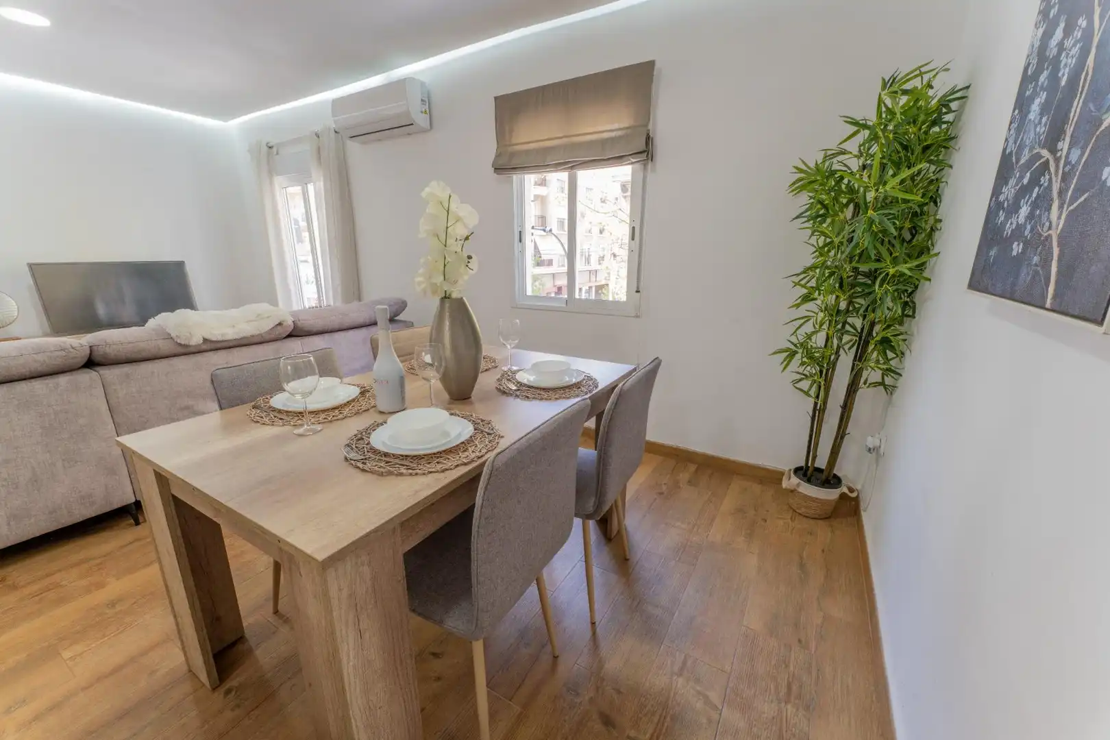 Comedor de Piso en venta en Elche / Elx con Aire acondicionado, Amueblado y Balcón