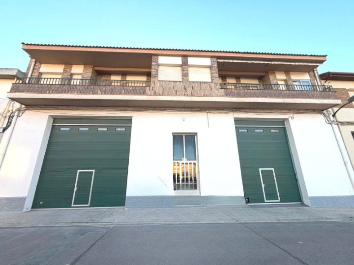 Exterior view of House or chalet for sale in Binéfar  with Heating, Terrace and Balcony