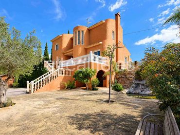 Detached house with pool for sale in Carrer Lisboa