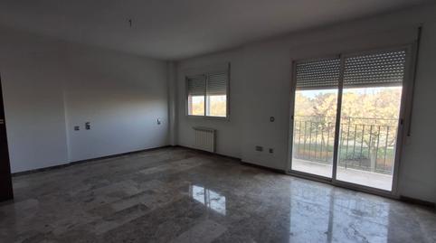 Foto 3 de Casa adosada en venta en Calle Fuenterrobles, Requena, Valencia