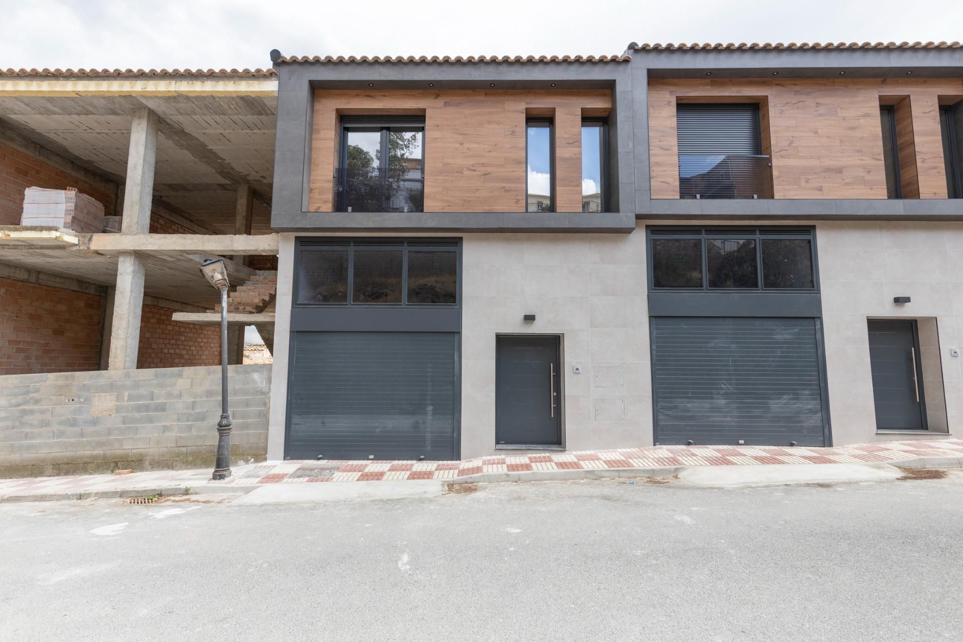 Vista exterior de Casa adosada en venda en Padul amb Calefacció, Terrassa i Traster