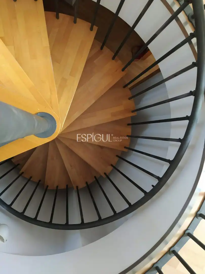 Maisonette zum Verkauf in Girona mit Klimaanlage, Heizung und Parkett