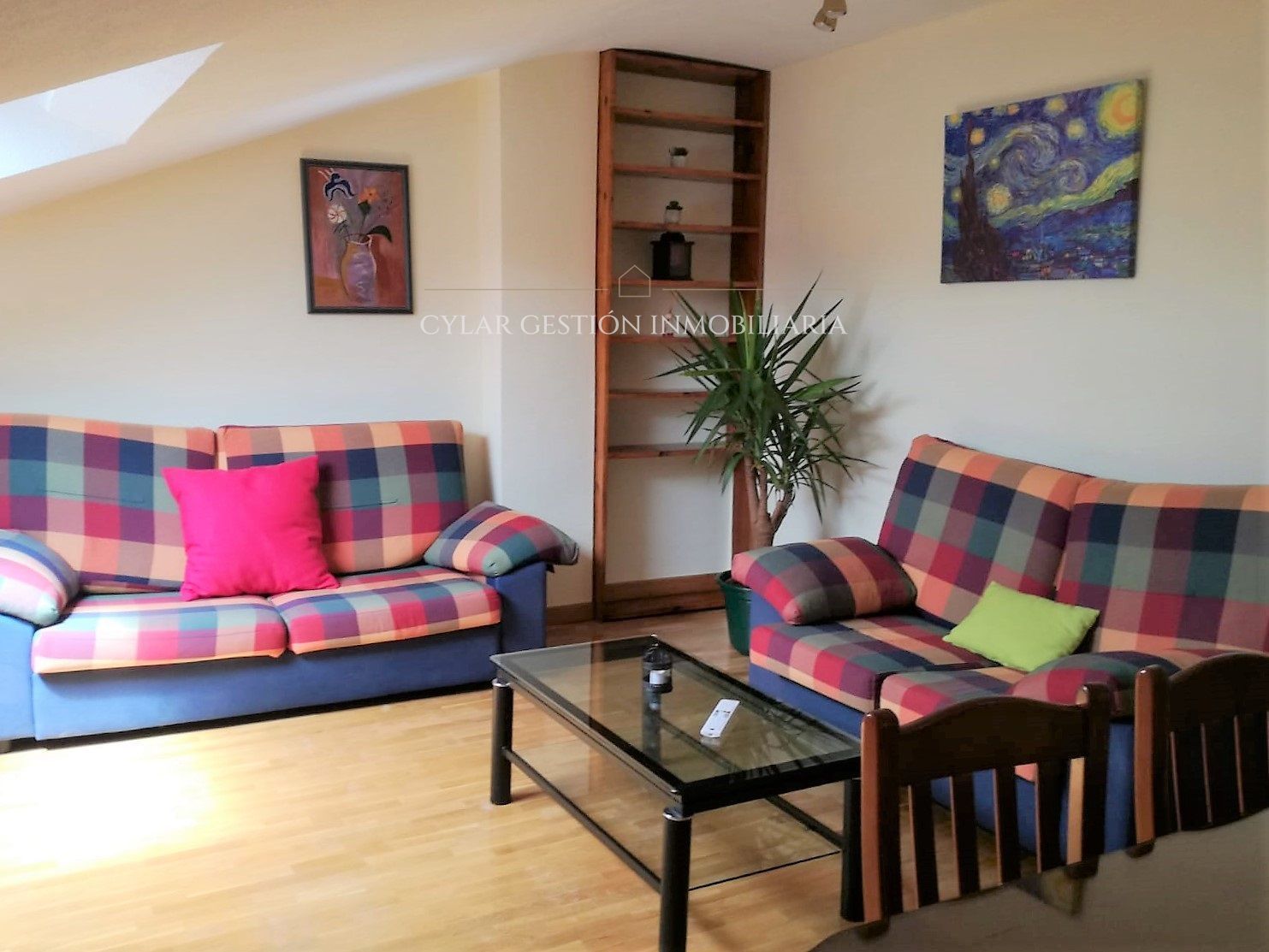 Living room of Flat to rent in Salamanca Capital  with Heating, Parquet flooring and Furnished
