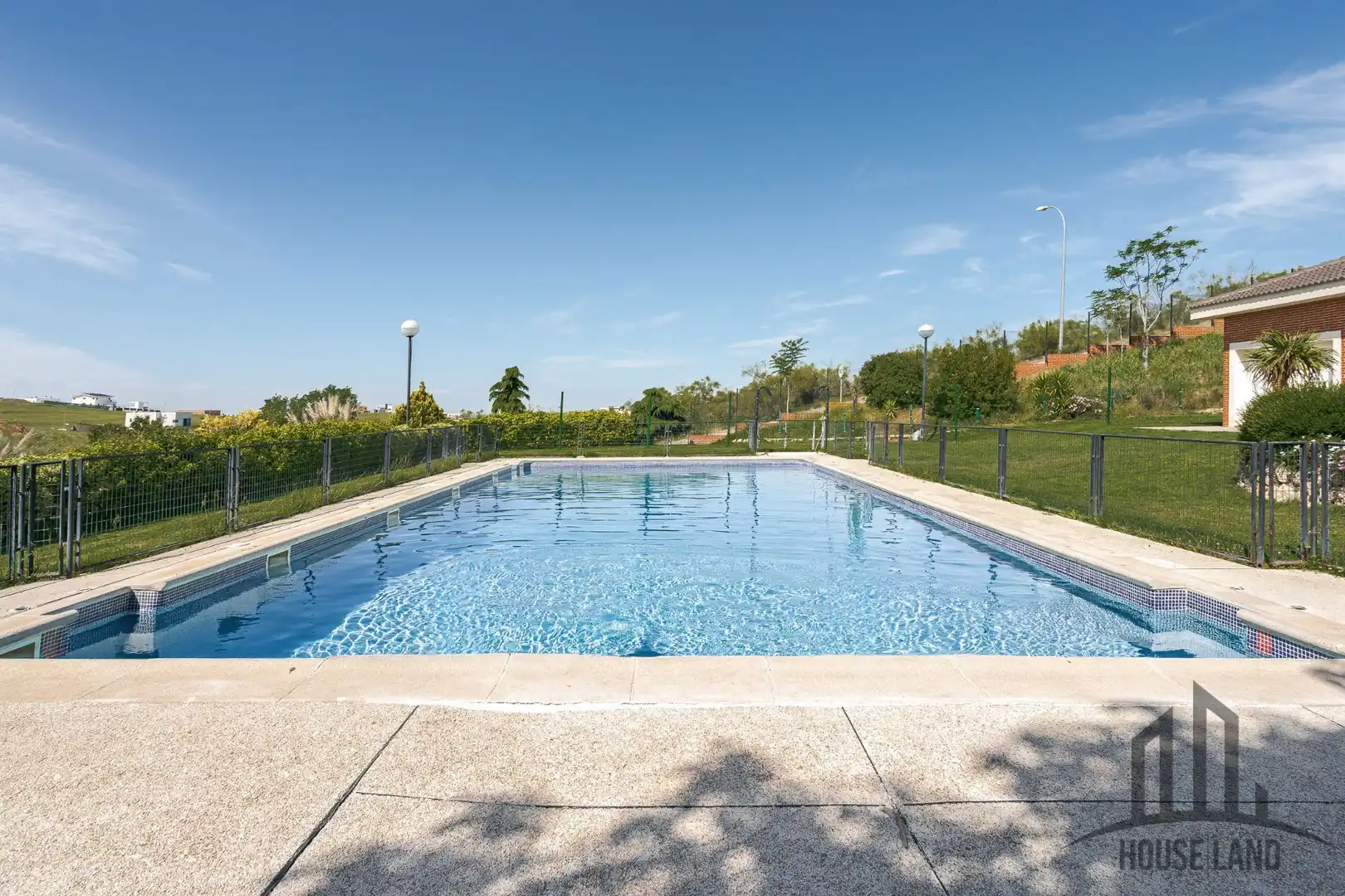 Piscina de Casa adosada en venta en El Casar con Aire acondicionado, Calefacción y Piscina comunitaria