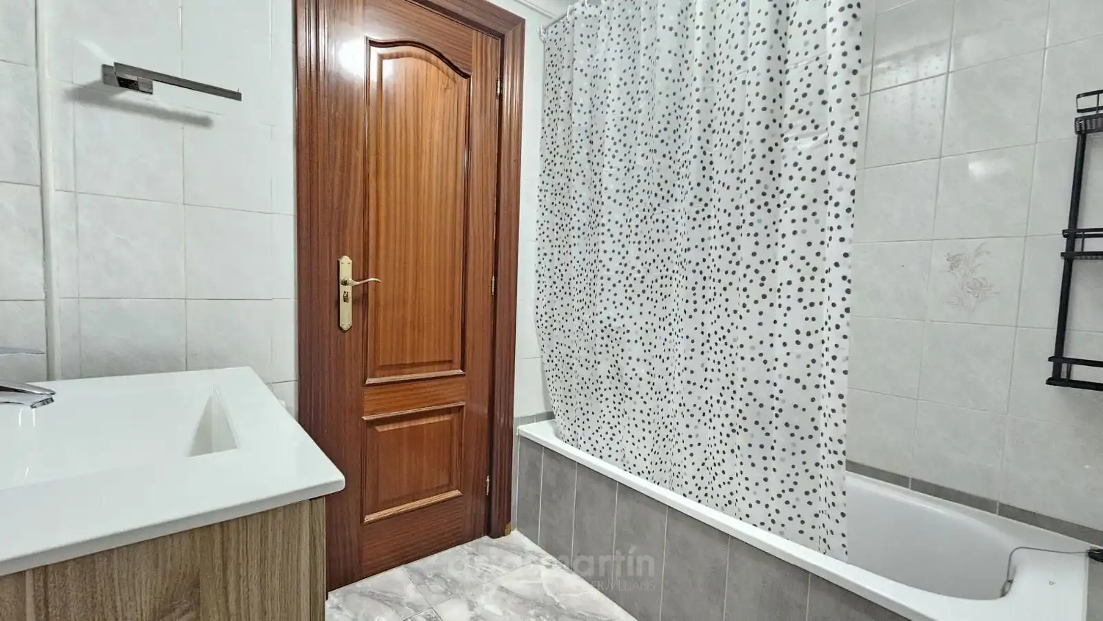Bathroom of Flat for rent in Salamanca  with Heating, Terrace and Furnished
