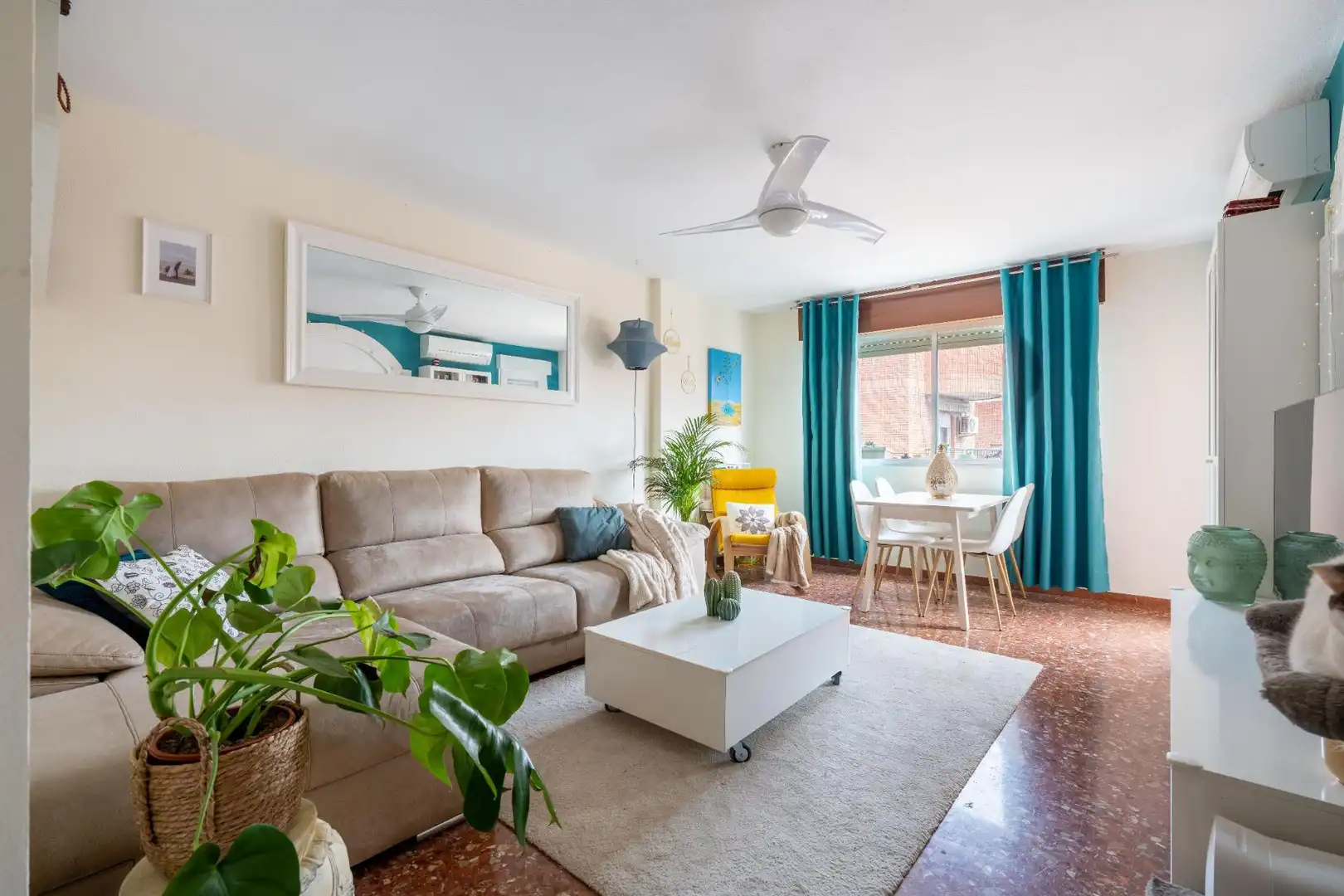 Sala de estar de Piso en venta en Almería con Aire acondicionado, Calefacción y Terraza