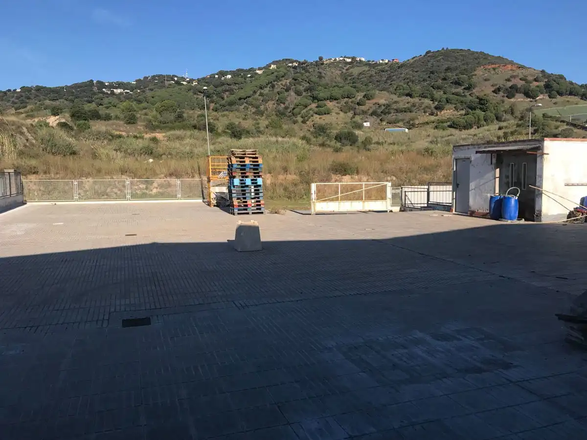 Industrial buildings for sale in Centre