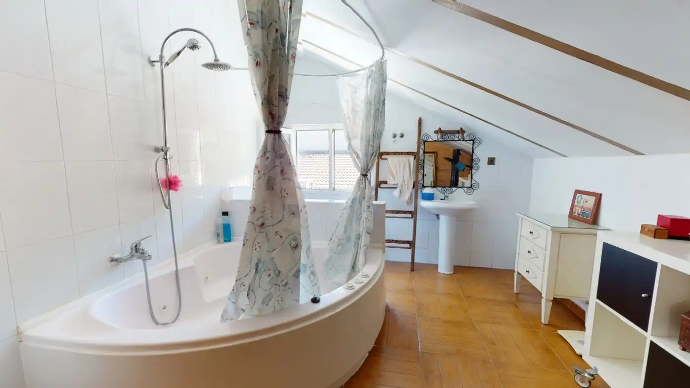 Baño de Casa o chalet en venta en Villalbilla con Calefacción, Jardín privado y Terraza