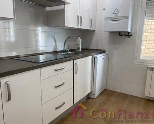 Cuina de Pis de lloguer en Burgos Capital amb Calefacció, Terrassa i Moblat