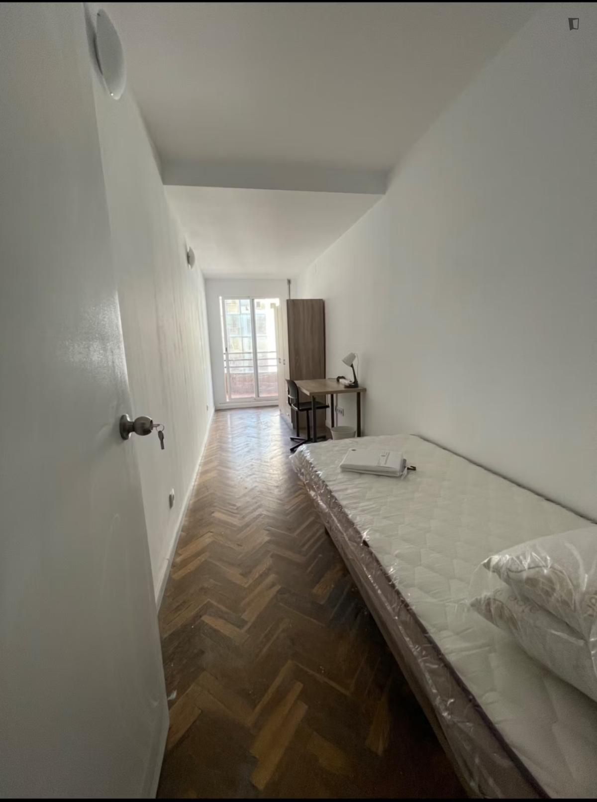 Dormitori de Apartament per a compartir en  Barcelona Capital amb Moblat, Rentadora i Balcó