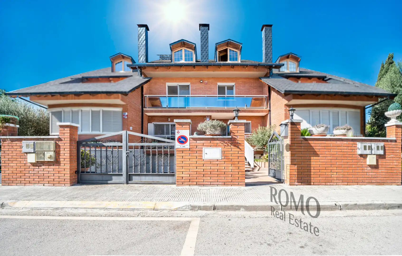 Vista exterior de Casa o chalet en venta en Santa Perpètua de Mogoda con Aire acondicionado, Calefacción y Jardín privado