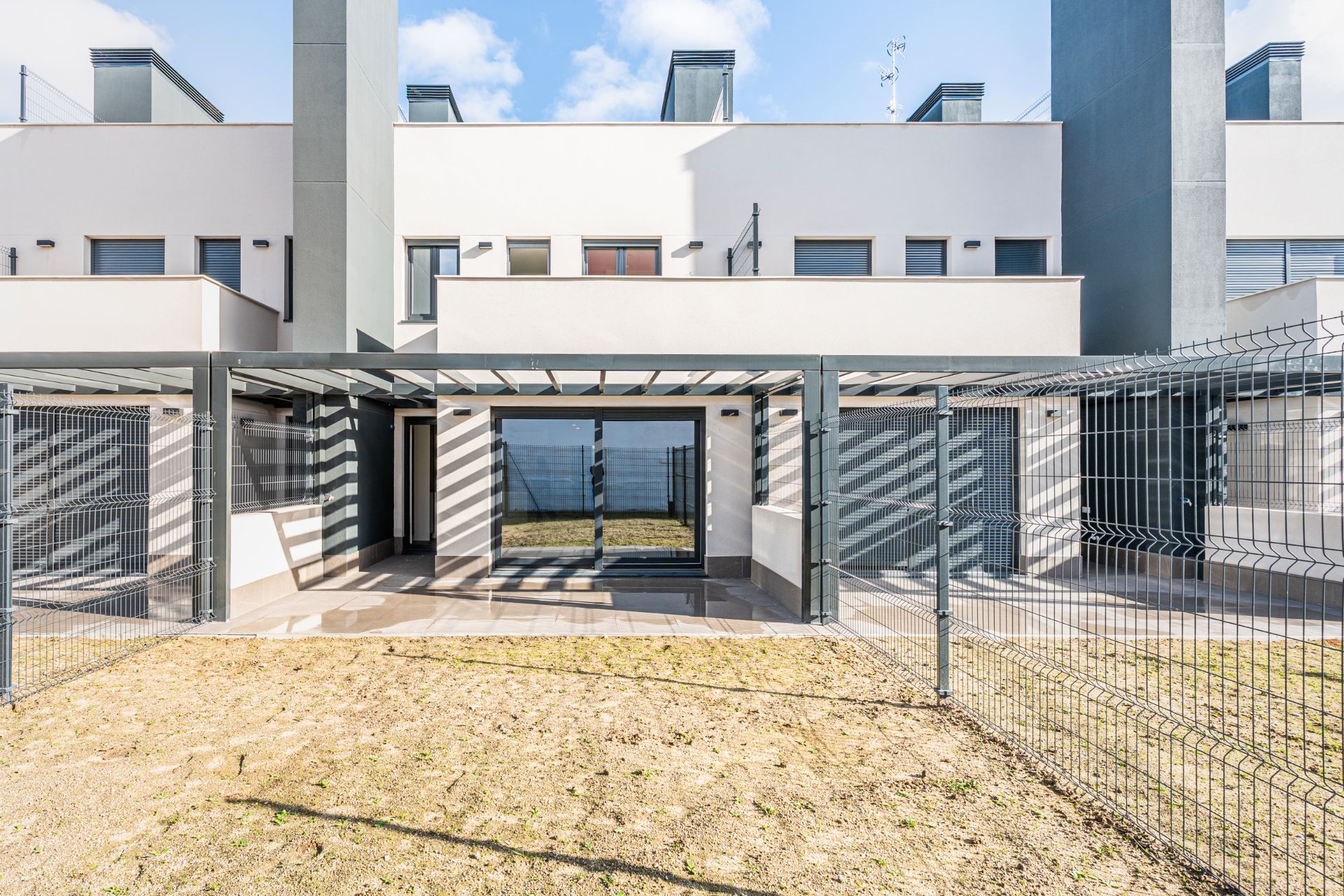 Exterior view of Single-family semi-detached for sale in Las Rozas de Madrid  with Air Conditioner, Heating and Private garden