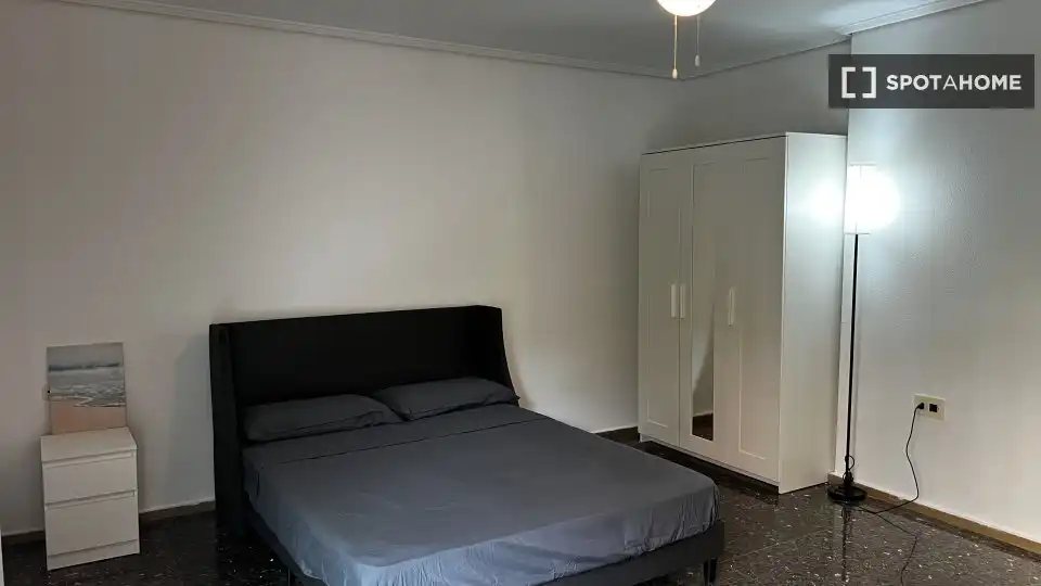 Bedroom of Flat for rent in Valencia  with Air Conditioner, Heating and Furnished