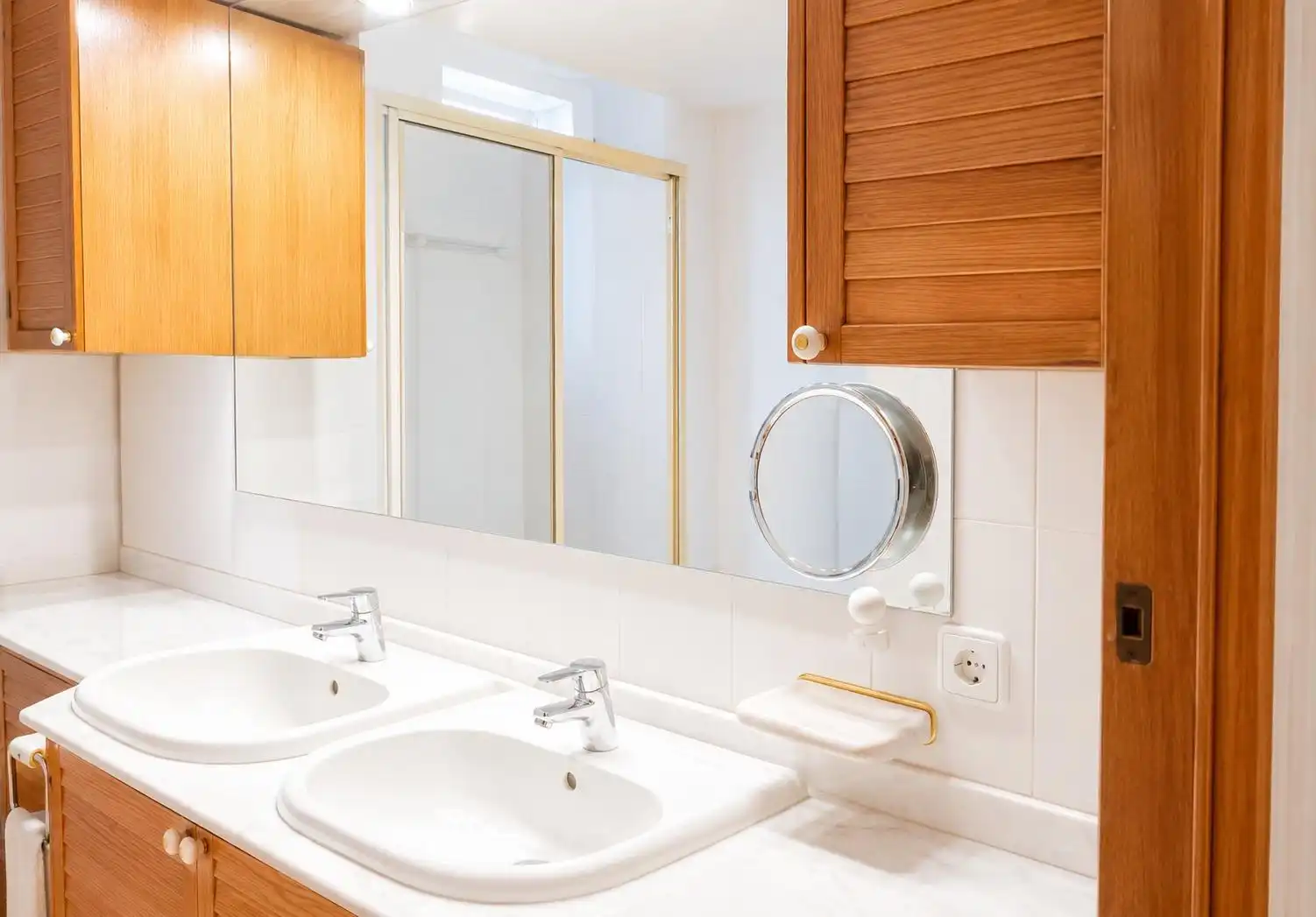 Badezimmer von Erdgeschoss zum Verkauf in  Palma de Mallorca mit Klimaanlage, Privatgarten und Abstellraum