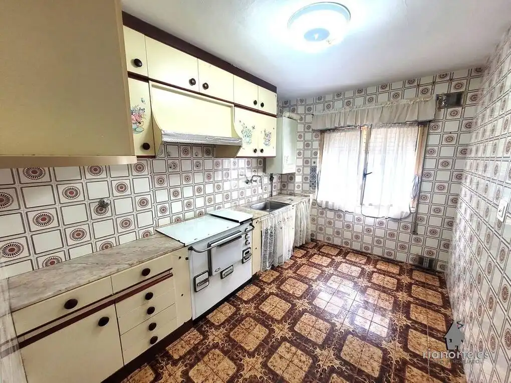 Cocina de Piso en venta en Langreo con Calefacción y Trastero
