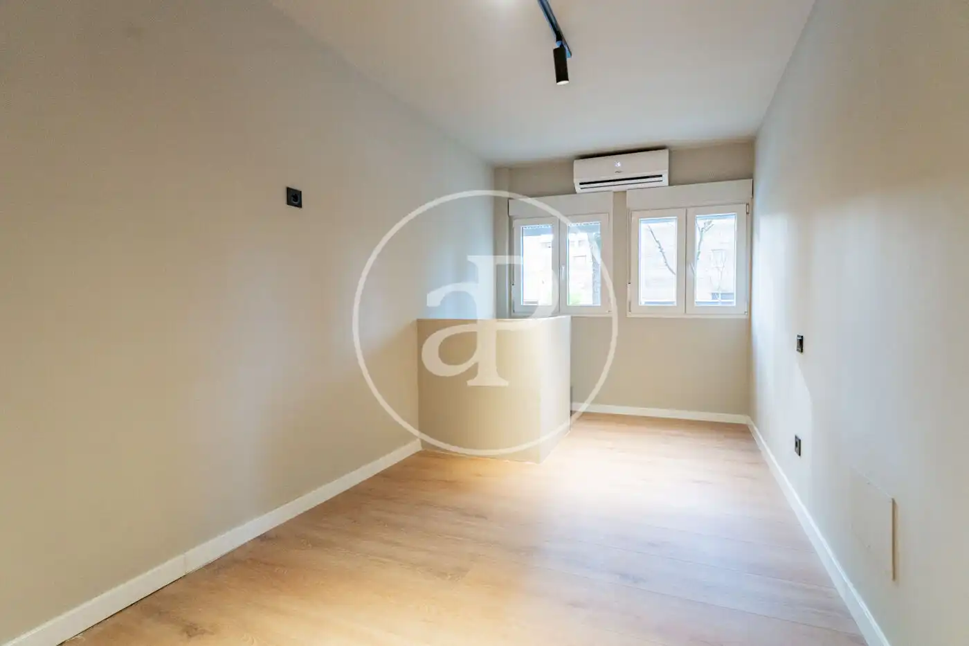 Flat for sale in Madrid  with Air Conditioner, Heating and Storage room