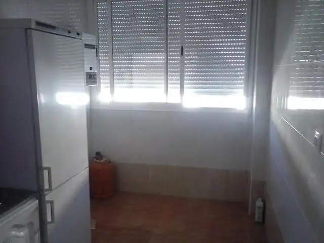 Excelente piso en el distrito de Pueblonuevo con una superficie de 90 m2, frente del ambulatorio, consta de 3 dormitorios , 1 saló, imatge 2