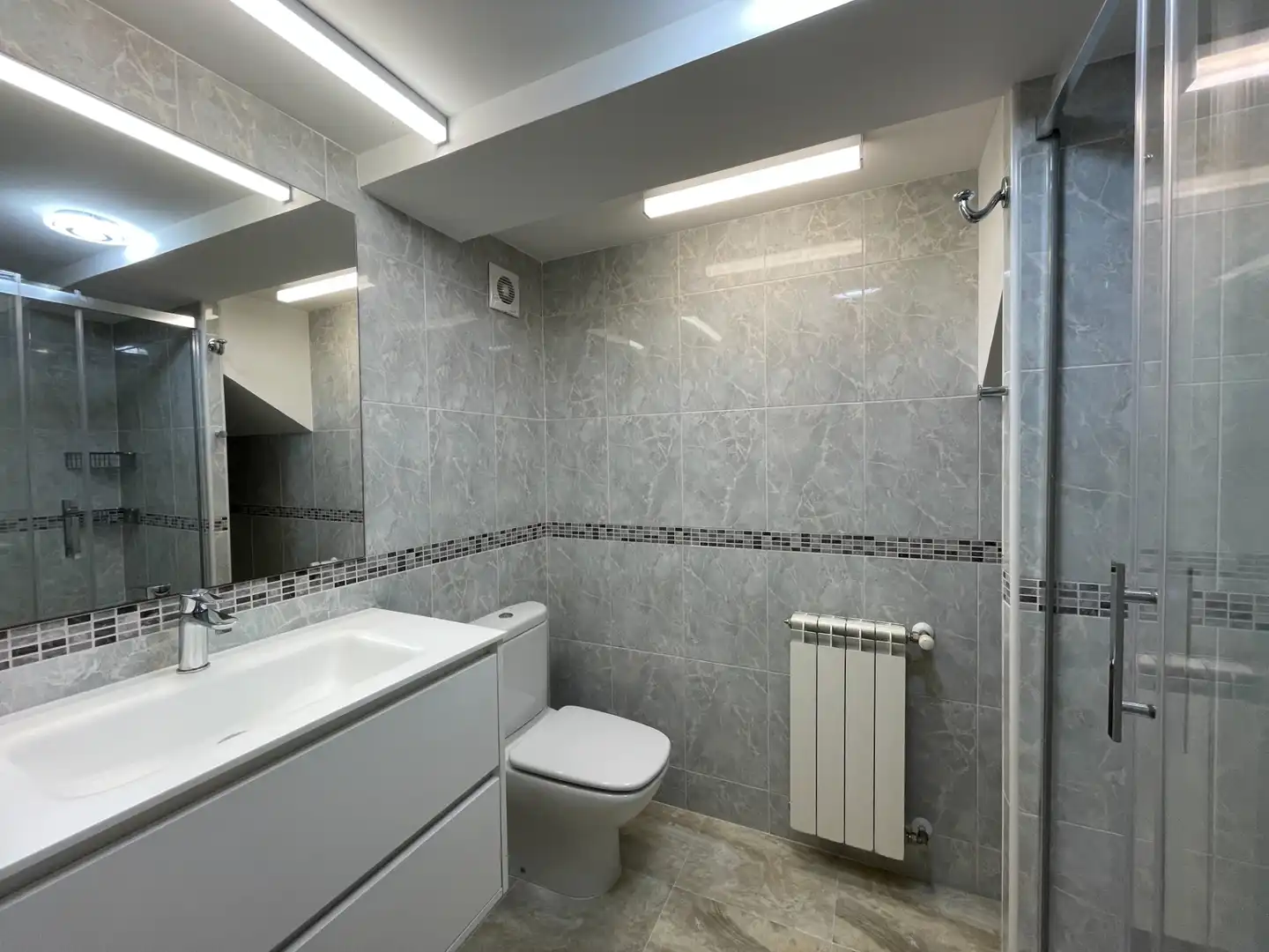 Baño de Piso de alquiler en Donostia - San Sebastián  con Calefacción, Parquet y Terraza