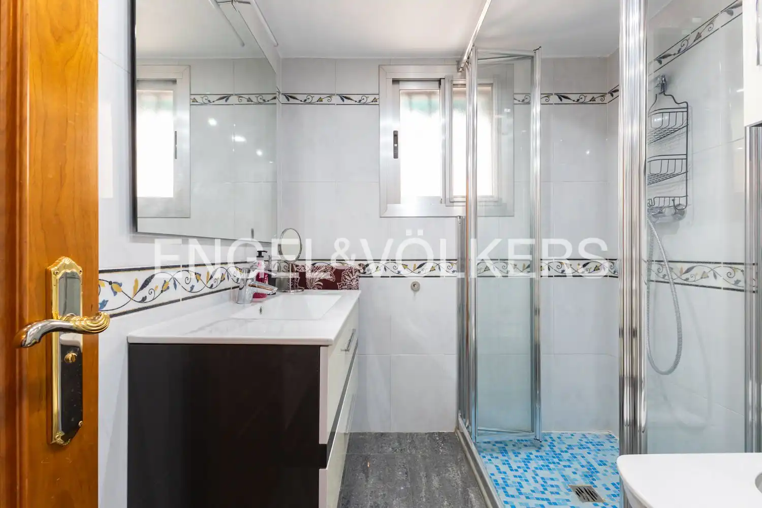 Bathroom of Flat for rent in Valencia  with Air Conditioner, Heating and Storage room