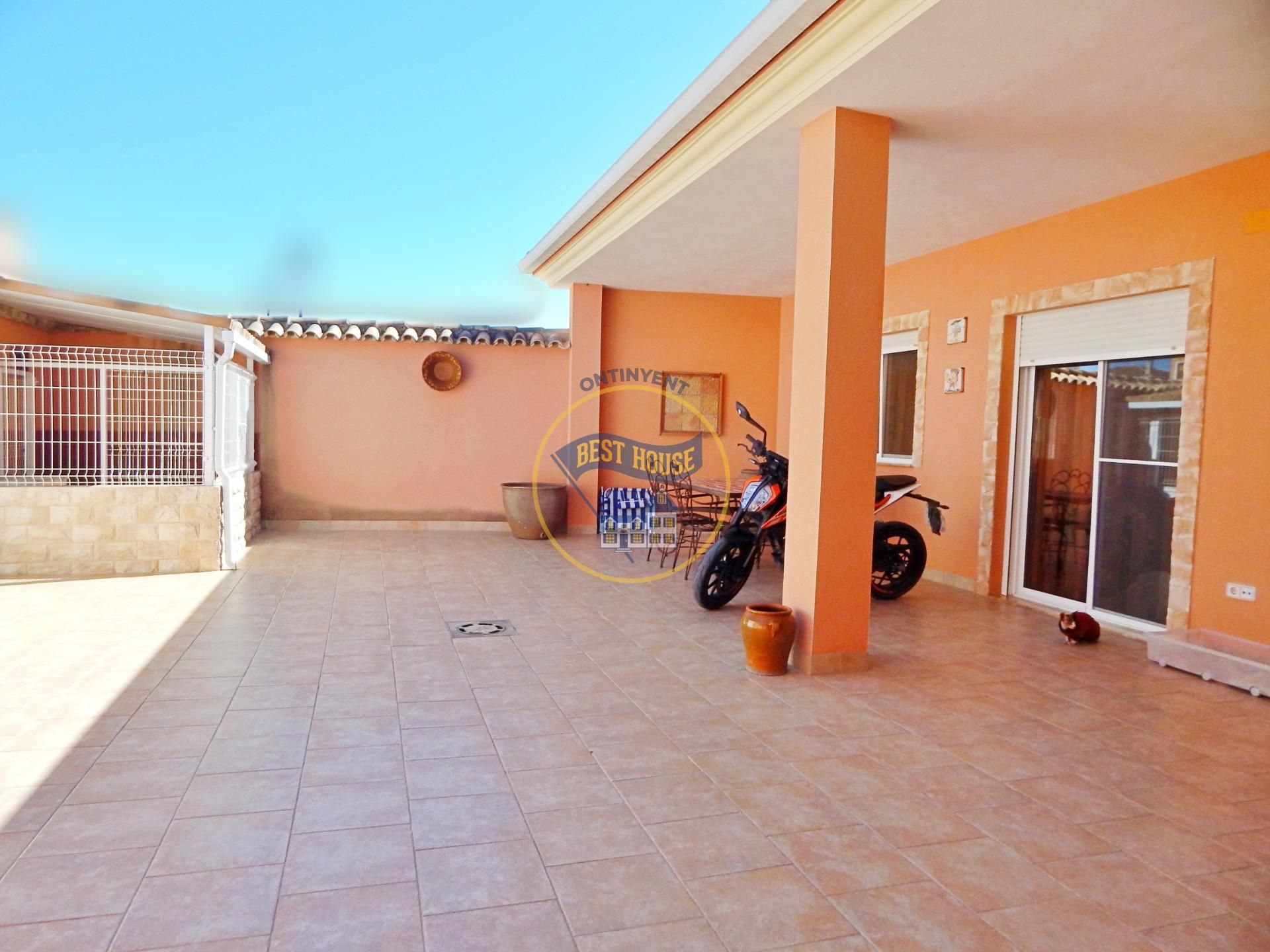 Vista exterior de Casa o xalet en venda en Bufali amb Aire condicionat, Calefacció i Jardí privat