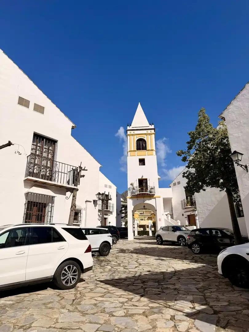 Vista exterior de Casa adosada en venta en Marbella con Aire acondicionado, Terraza y Alarma