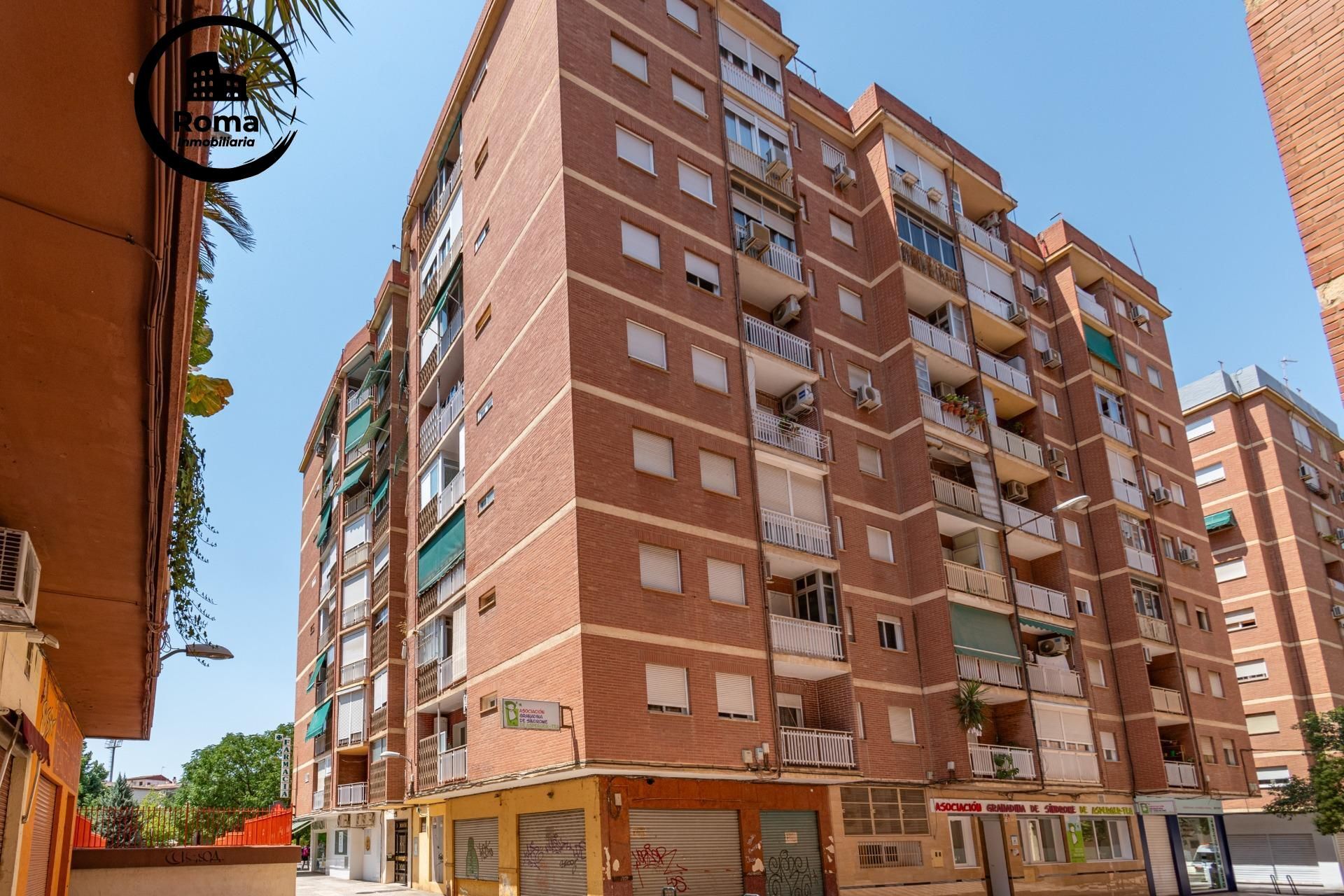 Exterior view of Flat for sale in  Granada Capital  with Balcony