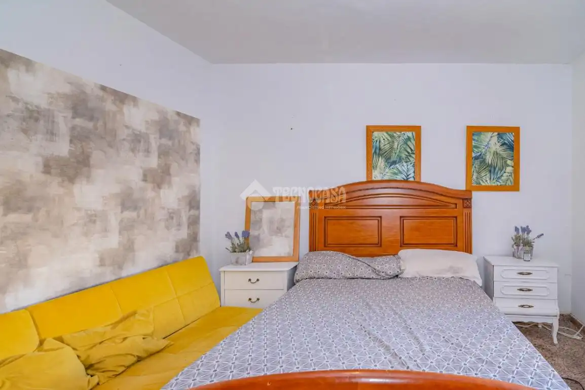 Habitación de Casa adosada en venta en Loja con Amueblado y Balcón
