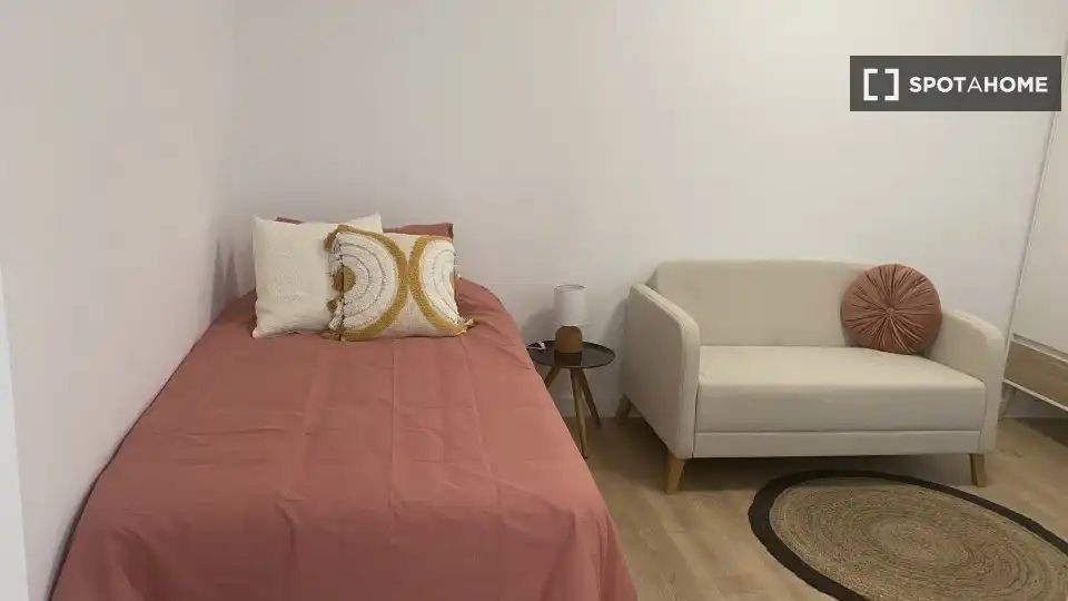 Habitación de Piso de alquiler en Valencia con Aire acondicionado, Calefacción y Amueblado