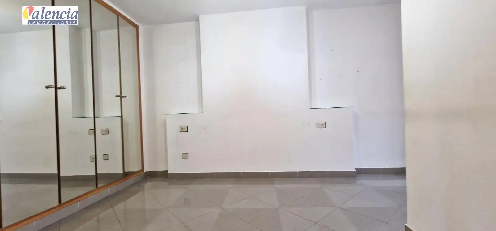 Flat for sale in Valencia  with Balcony