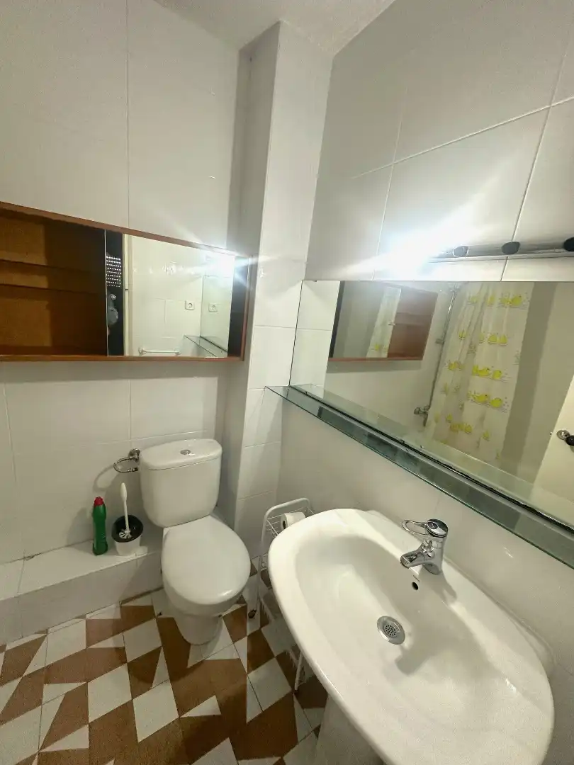 Bathroom of Flat for rent in Barcelona  with Air Conditioner, Furnished and Oven